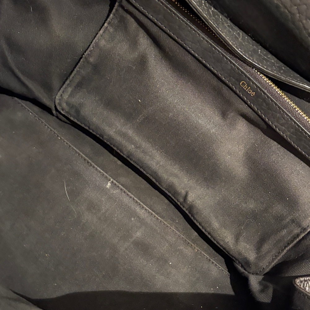 Elegant Black Leather Handbag - Picture 10 of 10